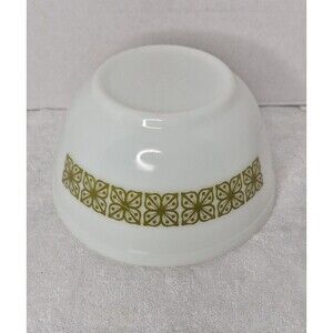 Vintage PYREX Verde Floral #402 1.5 Qt Light Olive Green Mixing Serving Bowl